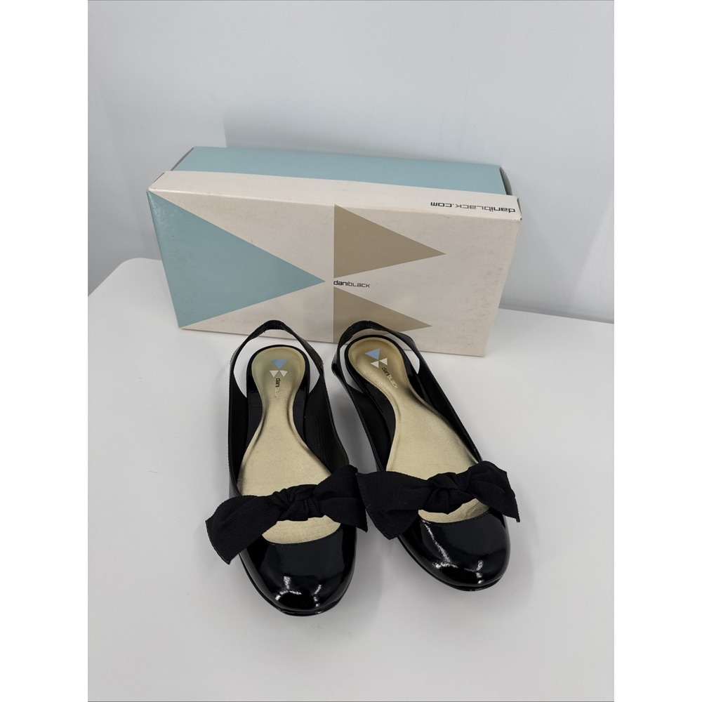 Dani Black Black Patent Leather Flat Sandals With Bow Accent‎ NIB Size 7